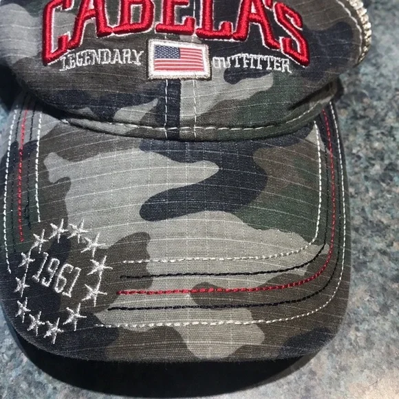 Cabela’s Camo and gold baseball style hat.  One size - Picture 2 of 4